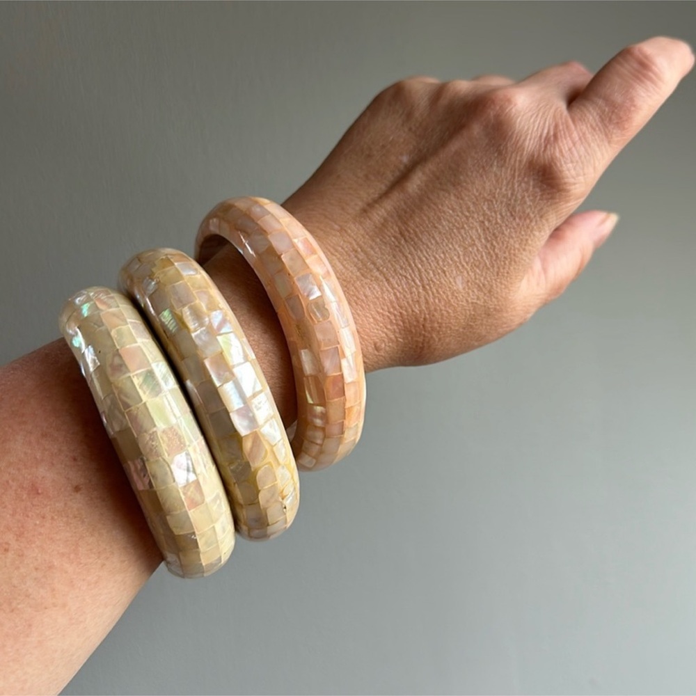 Lucious White Shell Mosaic Bracelet - Picture 6 of 7